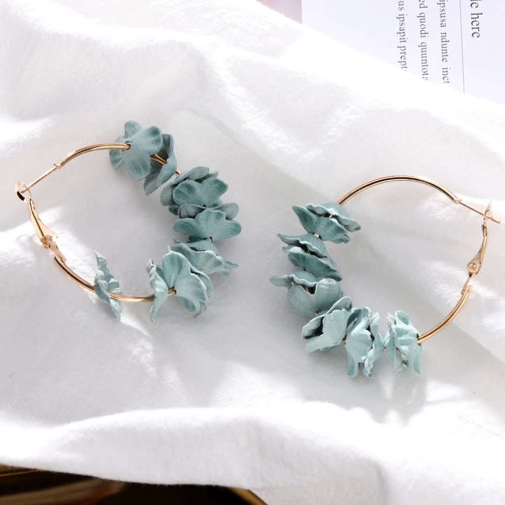 Cute earrings new